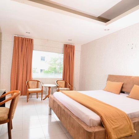 Hotel Peninsula Mangga Besar Dżakarta Zewnętrze zdjęcie