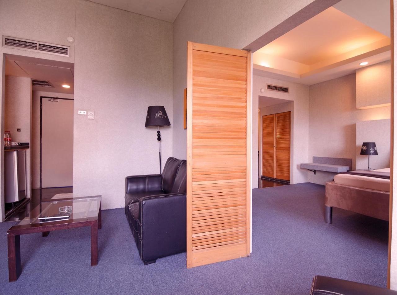 Hotel Peninsula Mangga Besar Dżakarta Pokój zdjęcie