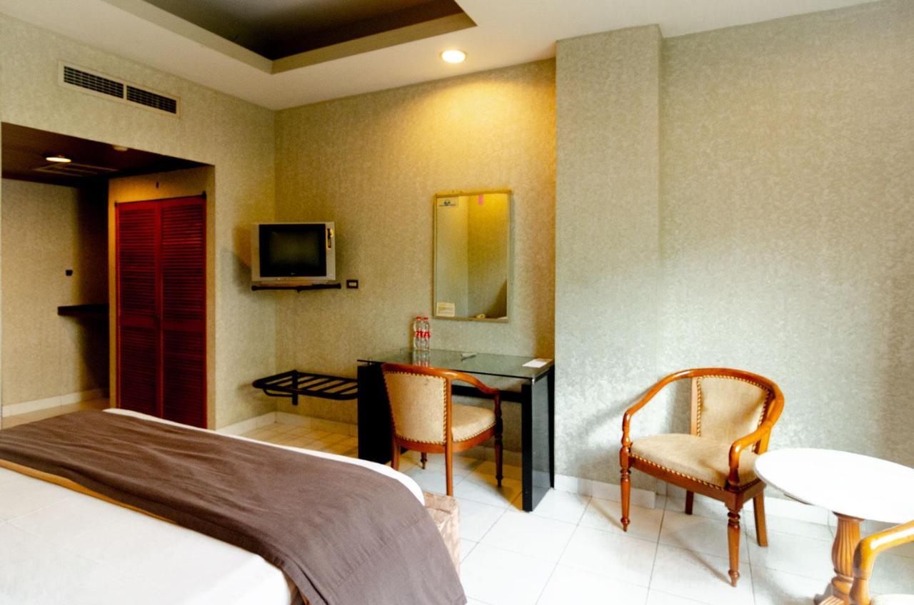 Hotel Peninsula Mangga Besar Dżakarta Zewnętrze zdjęcie
