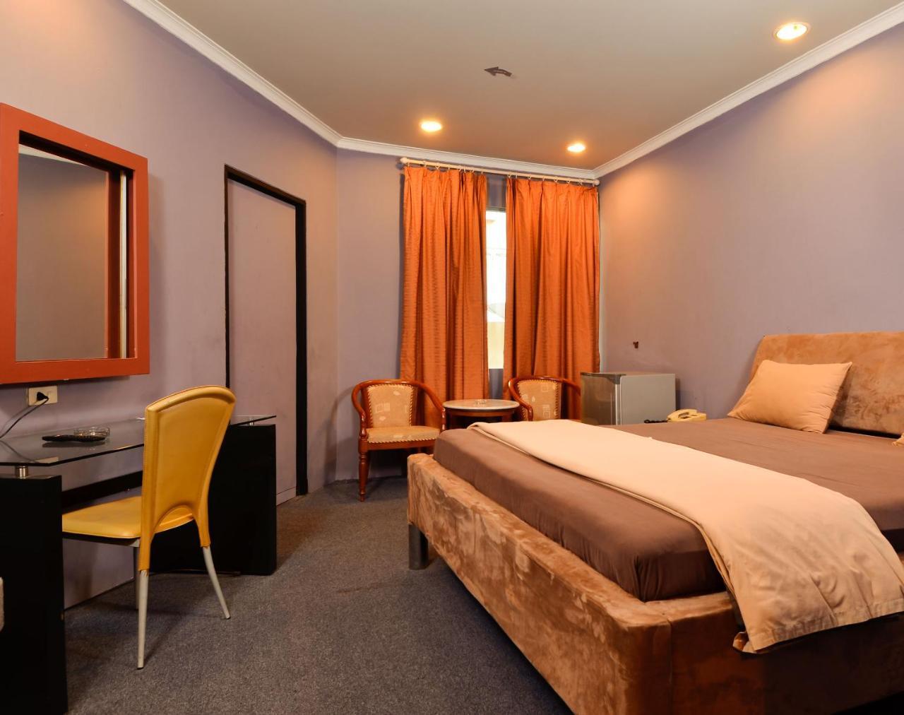 Hotel Peninsula Mangga Besar Dżakarta Zewnętrze zdjęcie